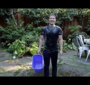 Mark Zuckerberg entra al #IceBucketChallenge.